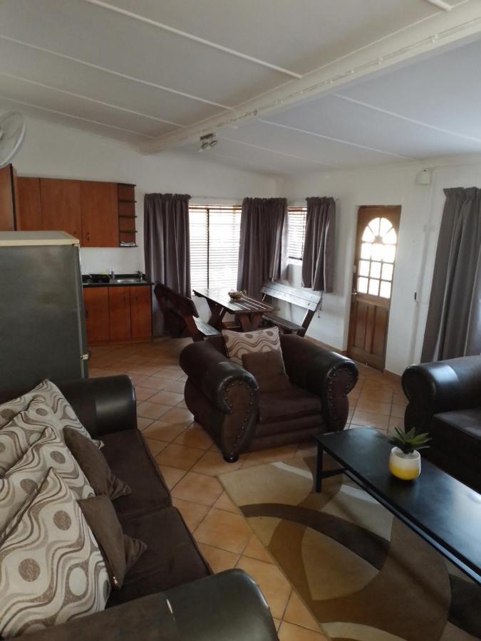 Anna Boeremeisie Guesthouse بينوني المظهر الخارجي الصورة
